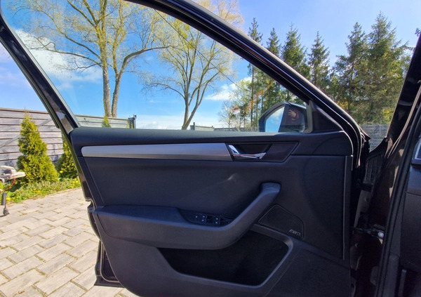 Skoda Superb cena 69900 przebieg: 150000, rok produkcji 2016 z Kamieńsk małe 277